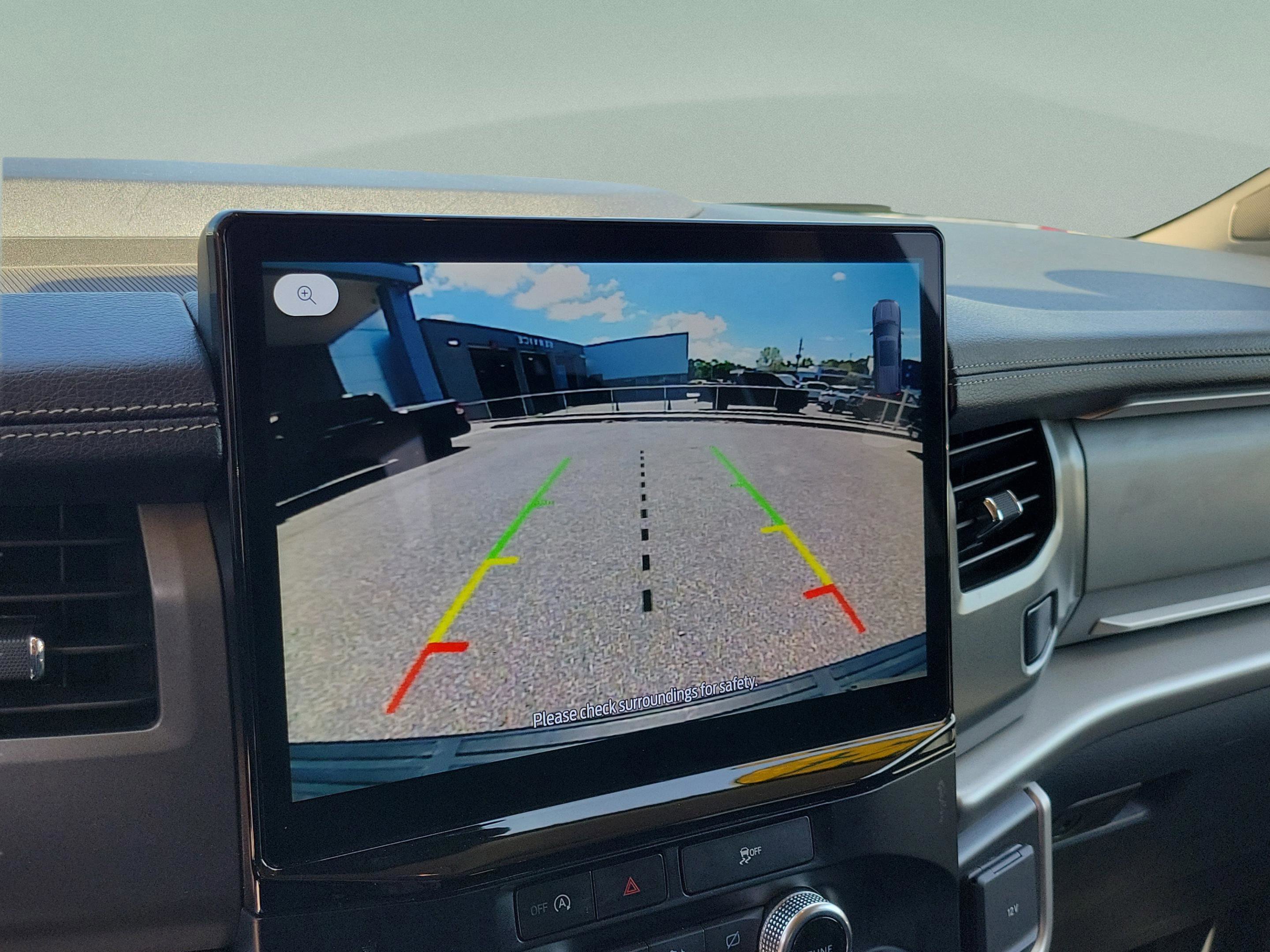 Used 2024 Ford Expedition XLT image 18