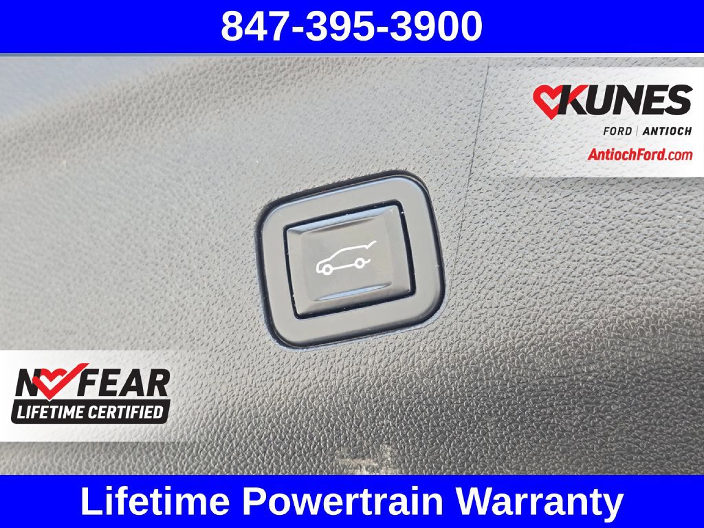 Used 2023 Chevrolet Tahoe Z71 w/ Luxury Package AWD/4WD image 32