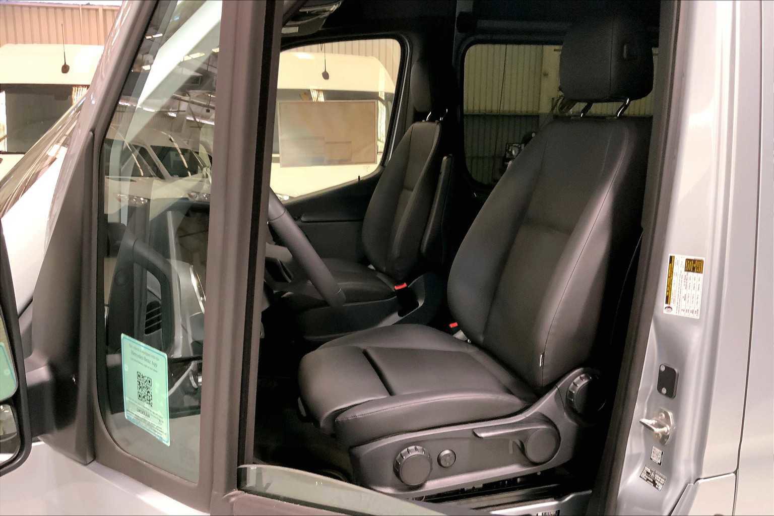 Used 2025 Mercedes-Benz Sprinter 2500 image 20