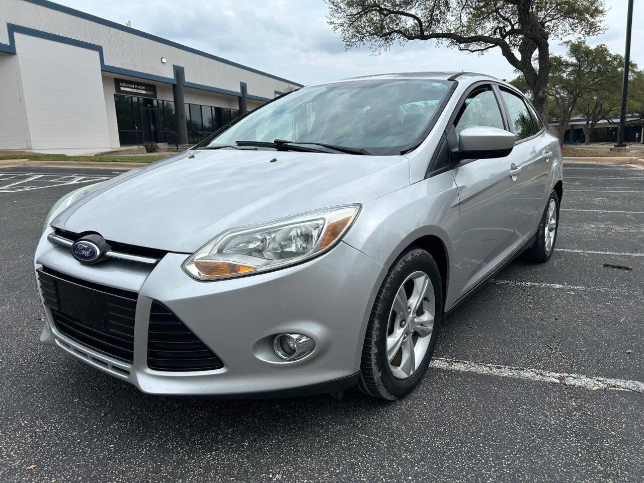 Used 2012 Ford Focus SE w/ SE Sport Pkg image 2