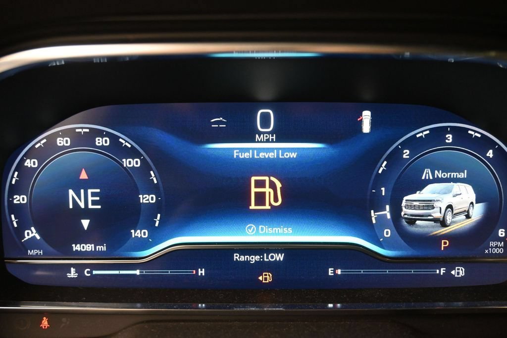 Used 2024 Chevrolet Suburban RST w/ Luxury Package RWD image 13
