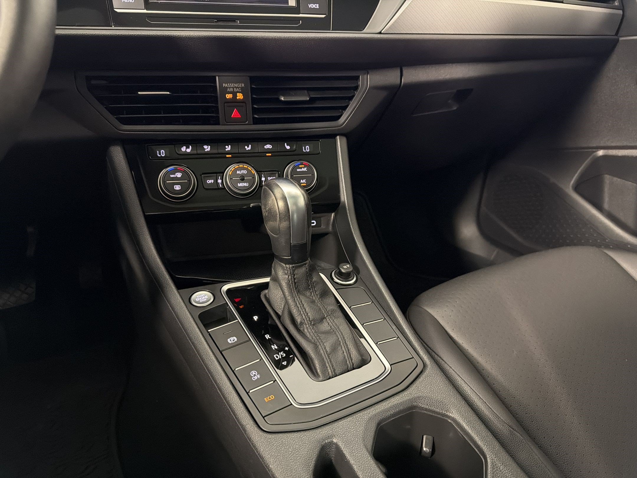 Used 2020 Volkswagen Jetta SE w/ SE Cold Weather Package FWD image 15