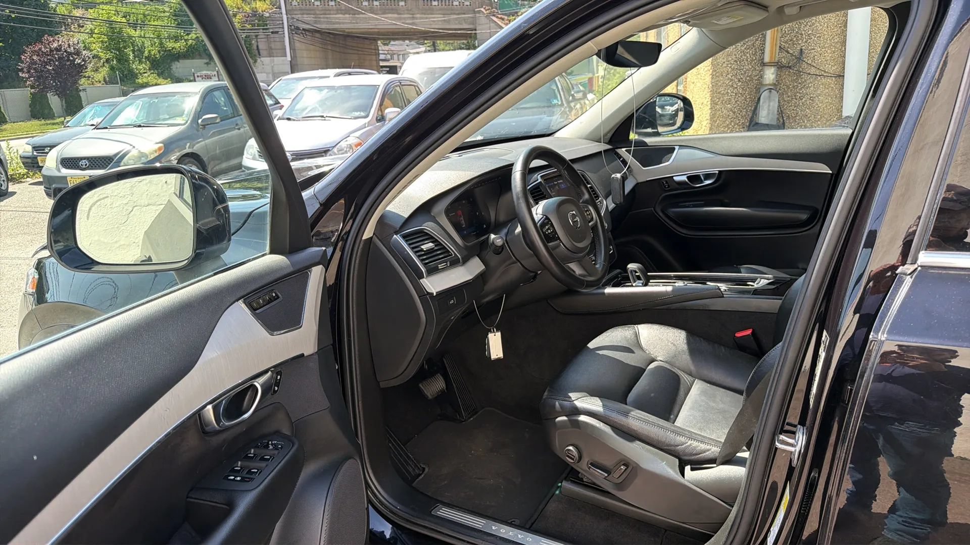 Used 2023 Volvo XC90 B5 Core AWD/4WD image 22