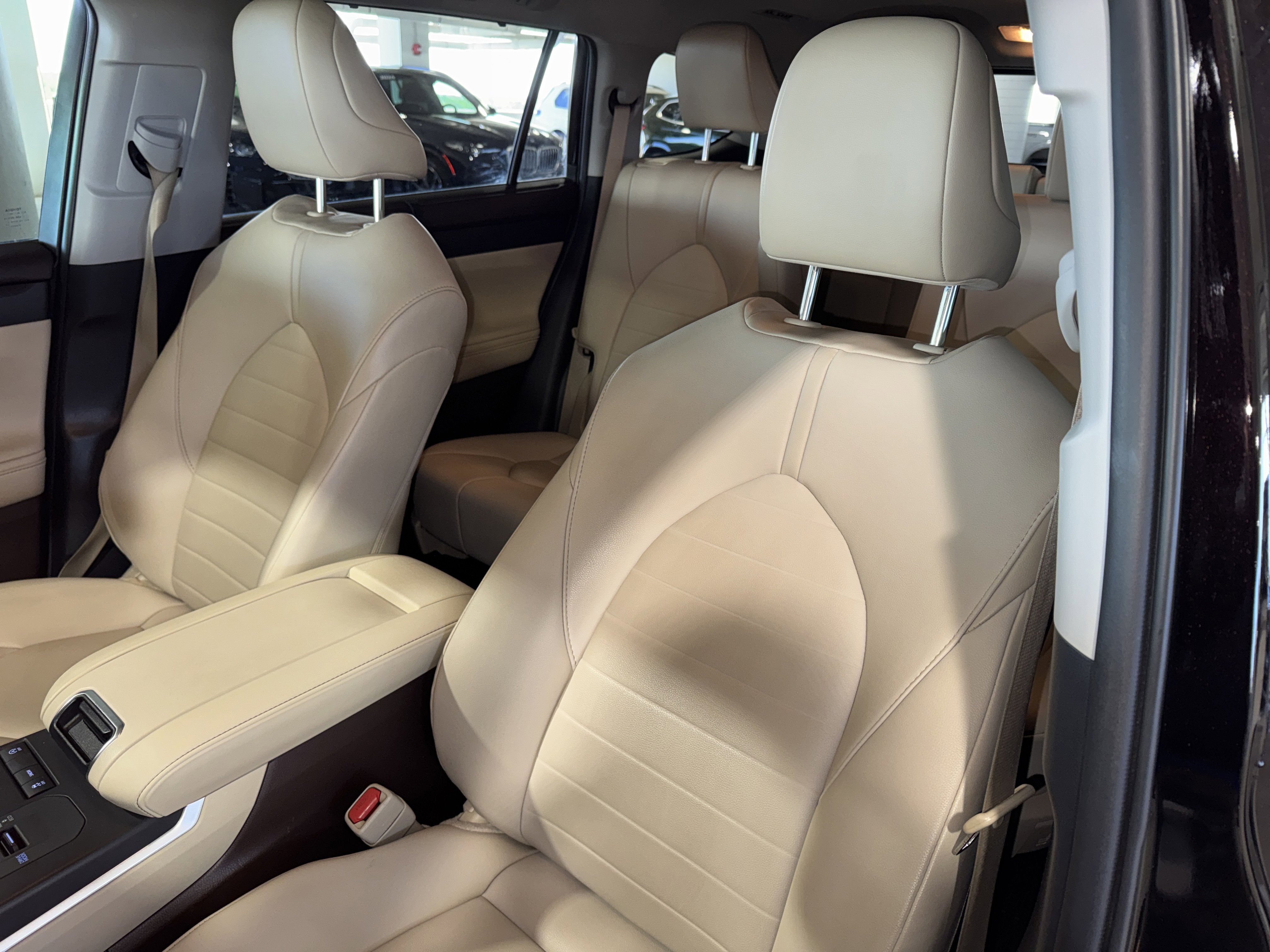 Used 2021 Toyota Highlander XLE image 35