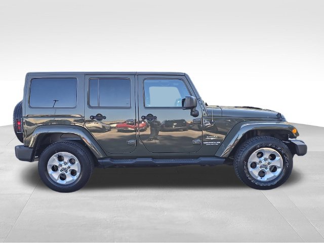 Used 2015 Jeep Wrangler Unlimited Sahara w/ Connectivity Group AWD/4WD image 6