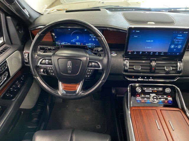 Used 2023 Lincoln Navigator Reserve AWD/4WD image 13