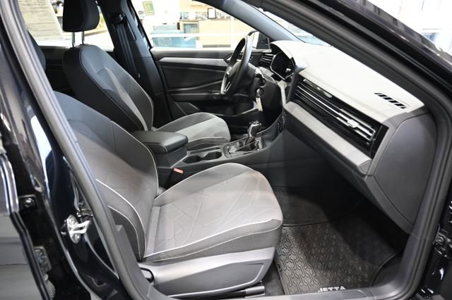 Used 2025 Volkswagen Jetta Sport image 10
