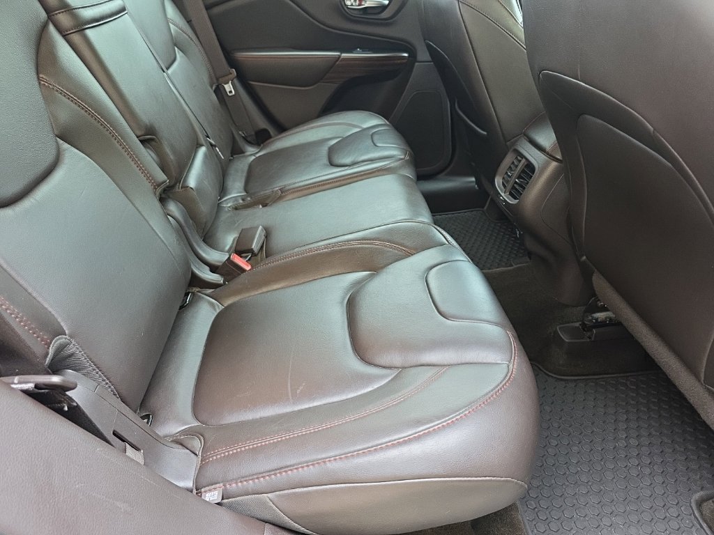 Used 2014 Jeep Cherokee Trailhawk w/ Comfort/Convenience Group AWD/4WD image 26