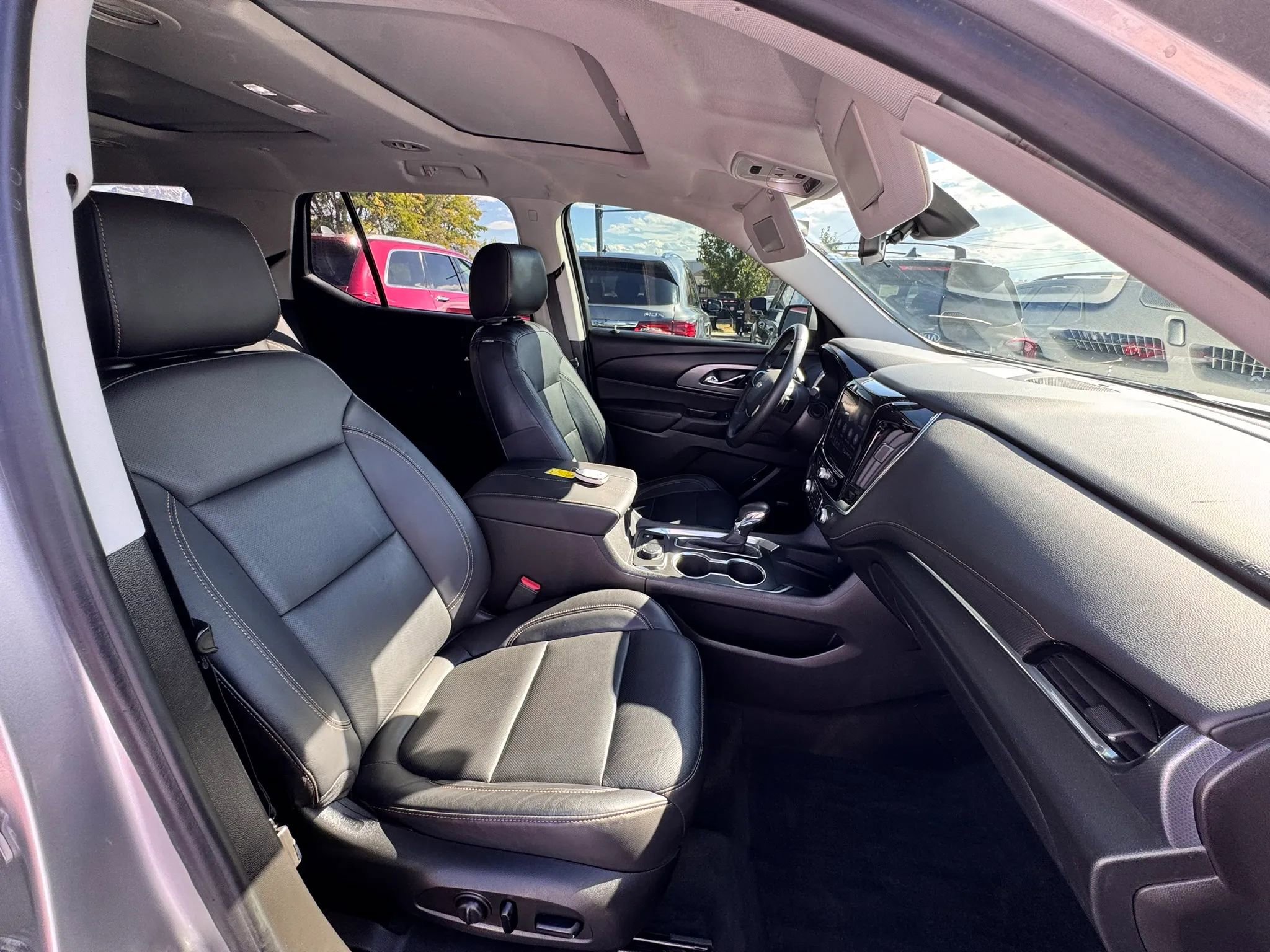 Used 2021 Chevrolet Traverse Premier AWD/4WD image 35