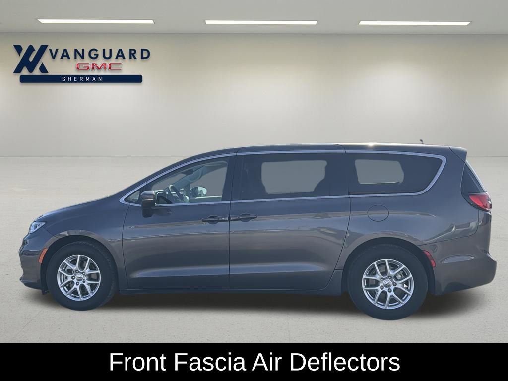 Used 2023 Chrysler Pacifica Touring-L image 4