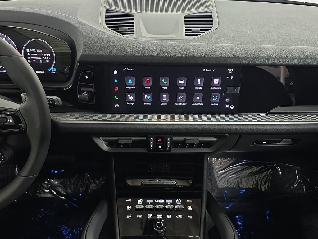 Certified 2025 Porsche Cayenne AWD/4WD image 16