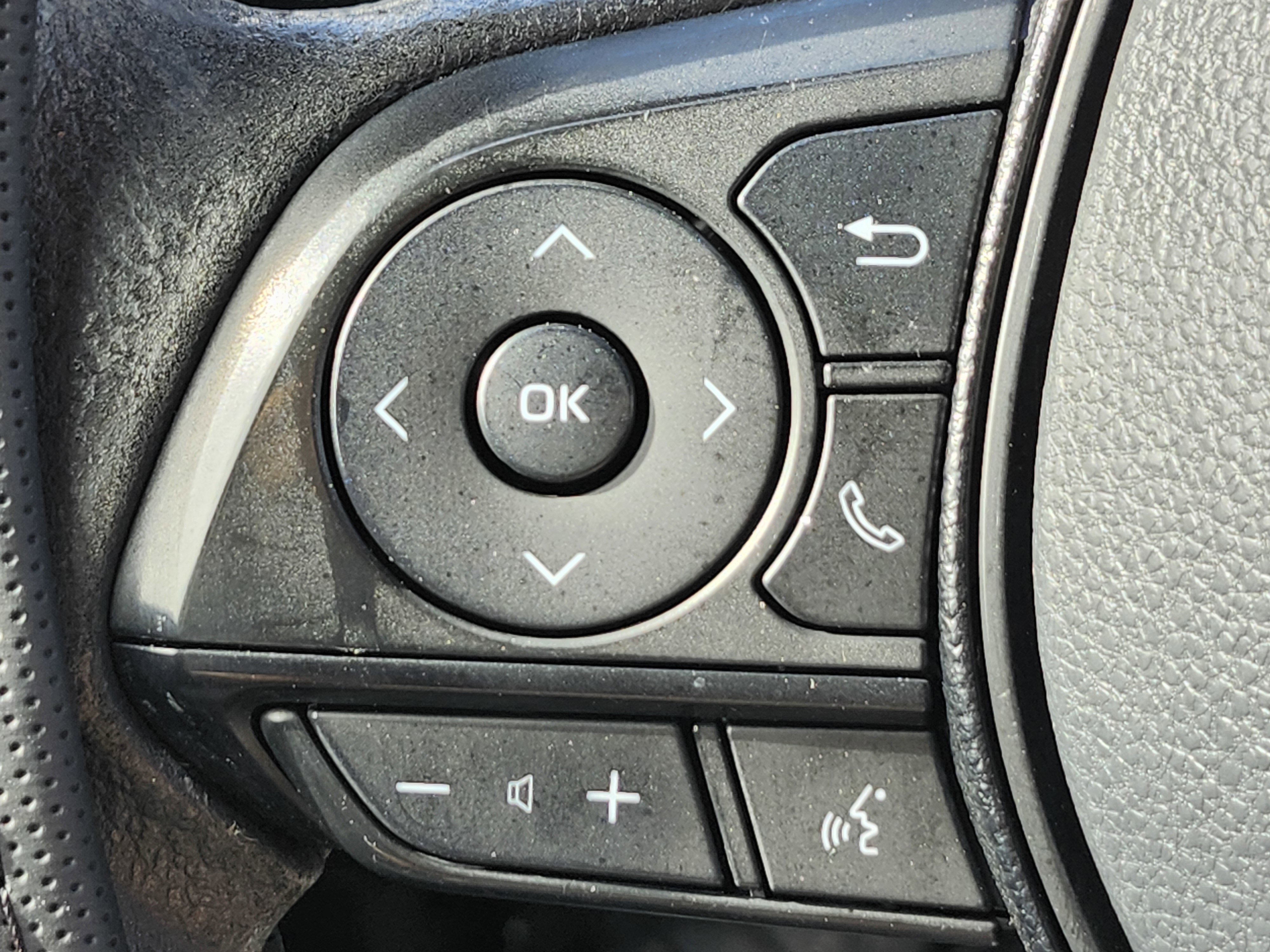 Used 2020 Toyota RAV4 XLE image 32