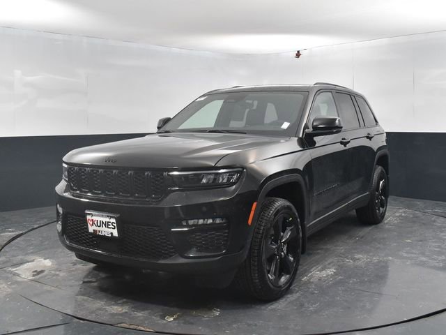 New 2025 Jeep Grand Cherokee Limited w/ Black Appearance Package image 4