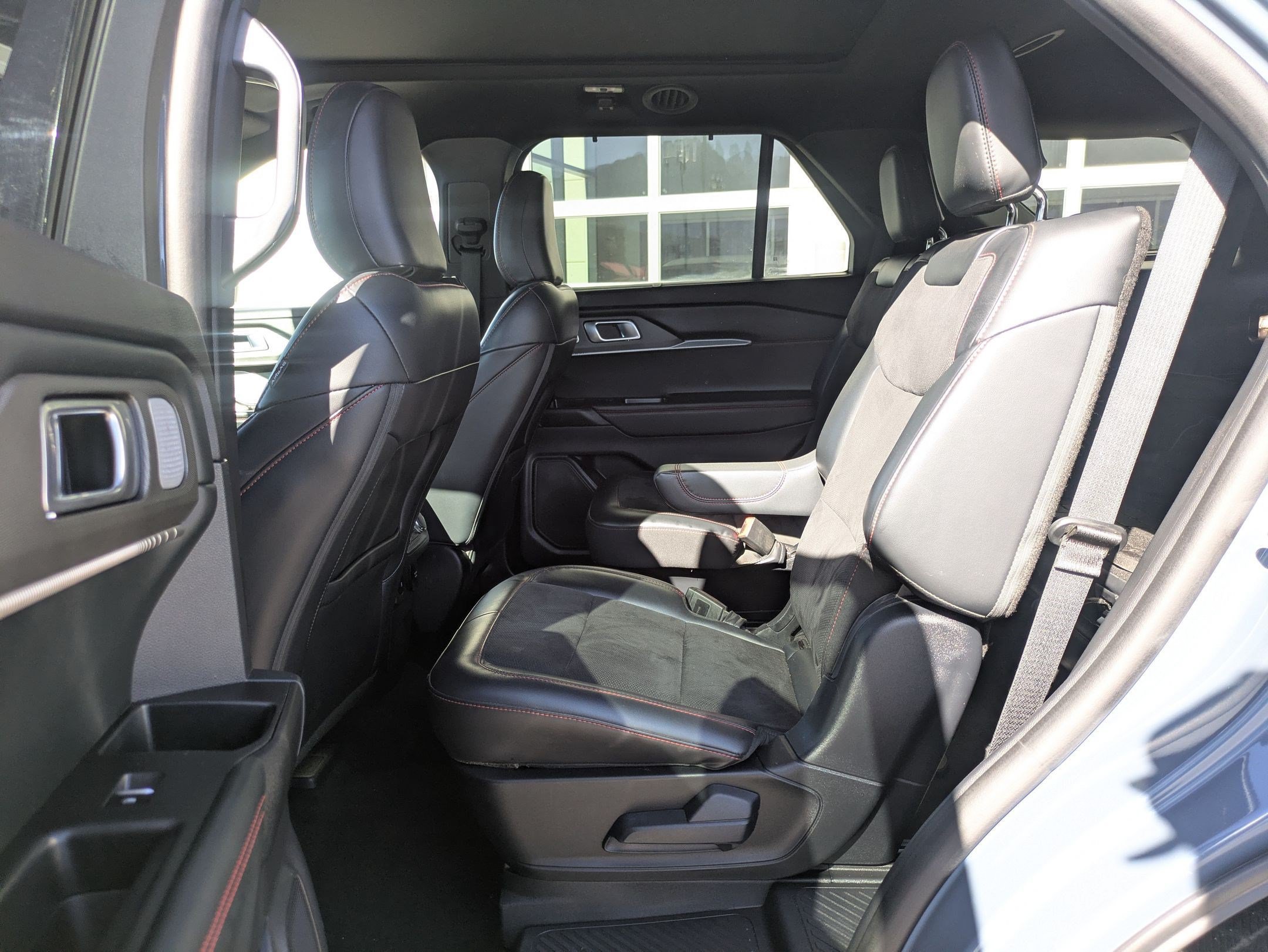 Used 2025 Ford Explorer ST AWD/4WD image 30