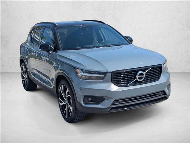 Used 2021 Volvo XC40 T5 R-Design image 3