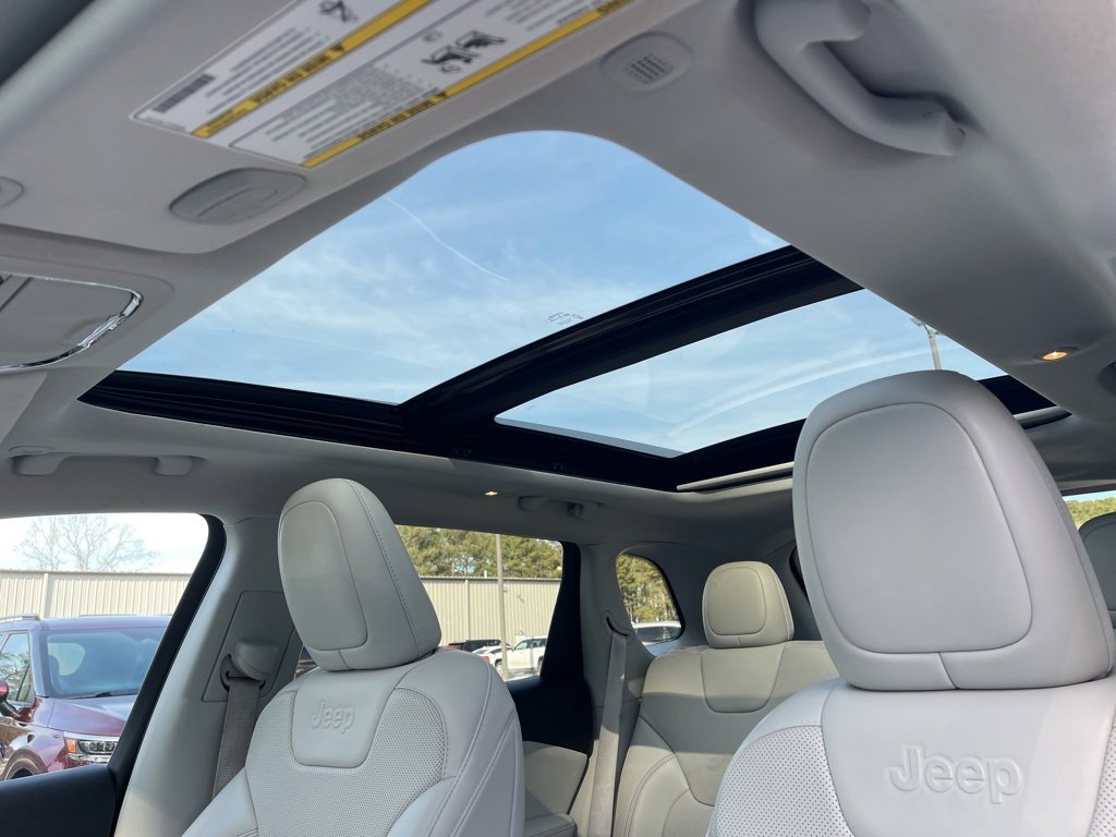 Used 2021 Jeep Cherokee Latitude Lux w/ Sun & Sound Group image 20