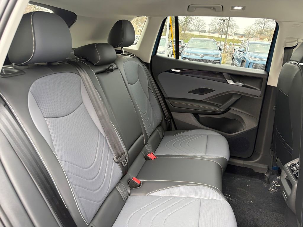 New 2026 Volkswagen Tiguan SE image 32