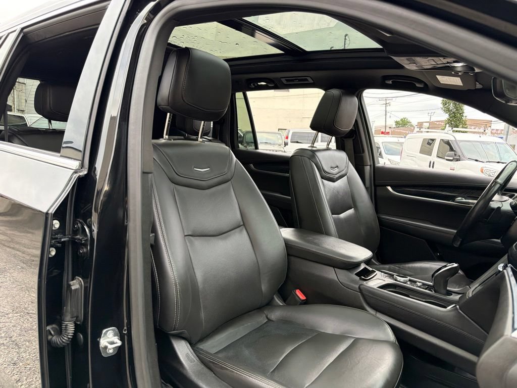 Used 2022 Cadillac XT6 Premium Luxury w/ Technology Package AWD/4WD image 17