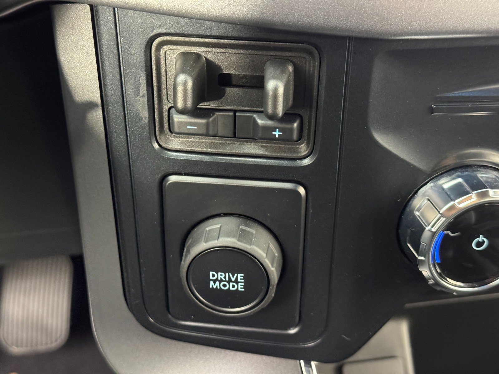 Used 2025 Ford F150 XLT w/ Equipment Group 301A Standard image 28