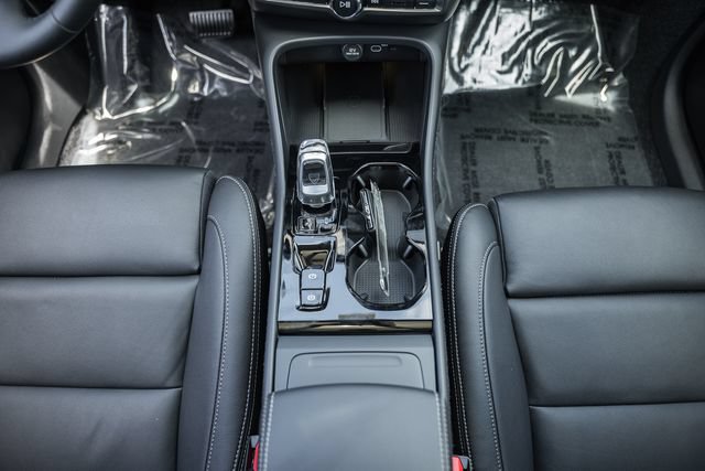 New 2026 Volvo XC40 B5 Plus w/ Protection Package Premier AWD/4WD image 29