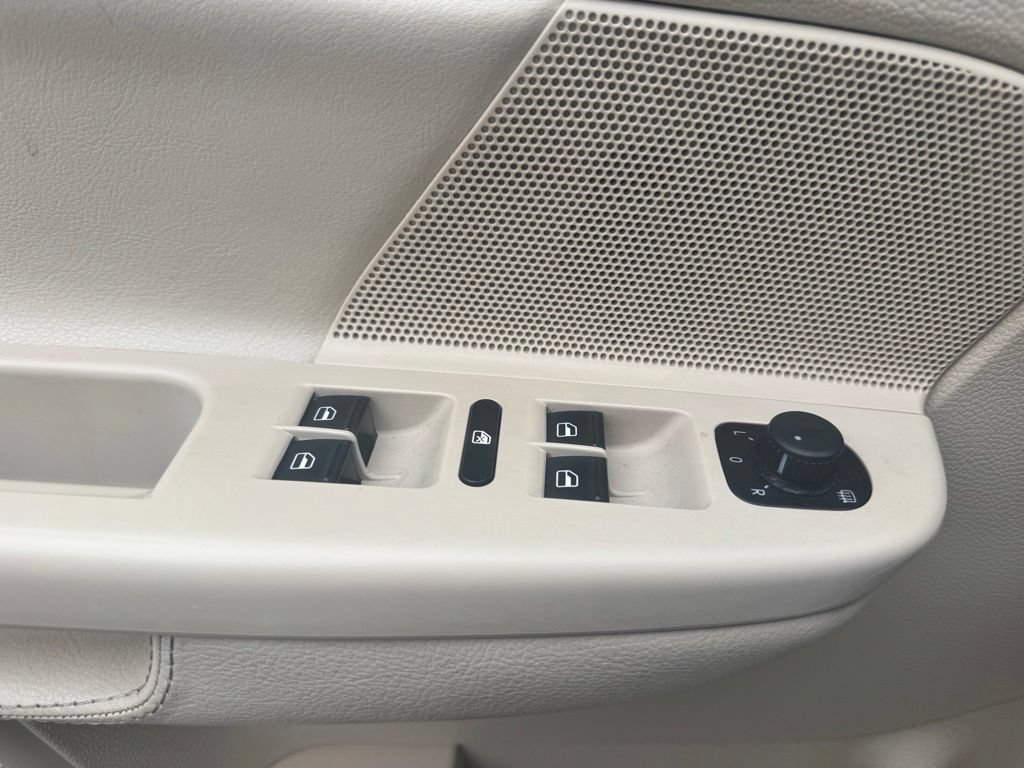 Used 2014 Volkswagen Jetta TDI FWD image 30