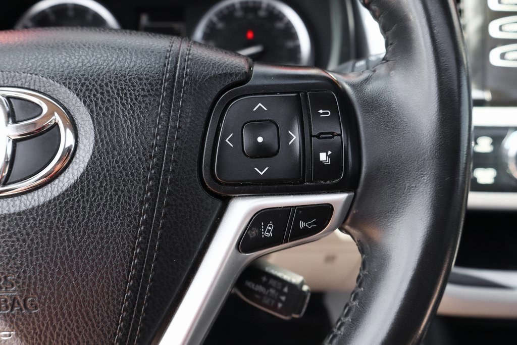 Used 2019 Toyota Highlander XLE image 22