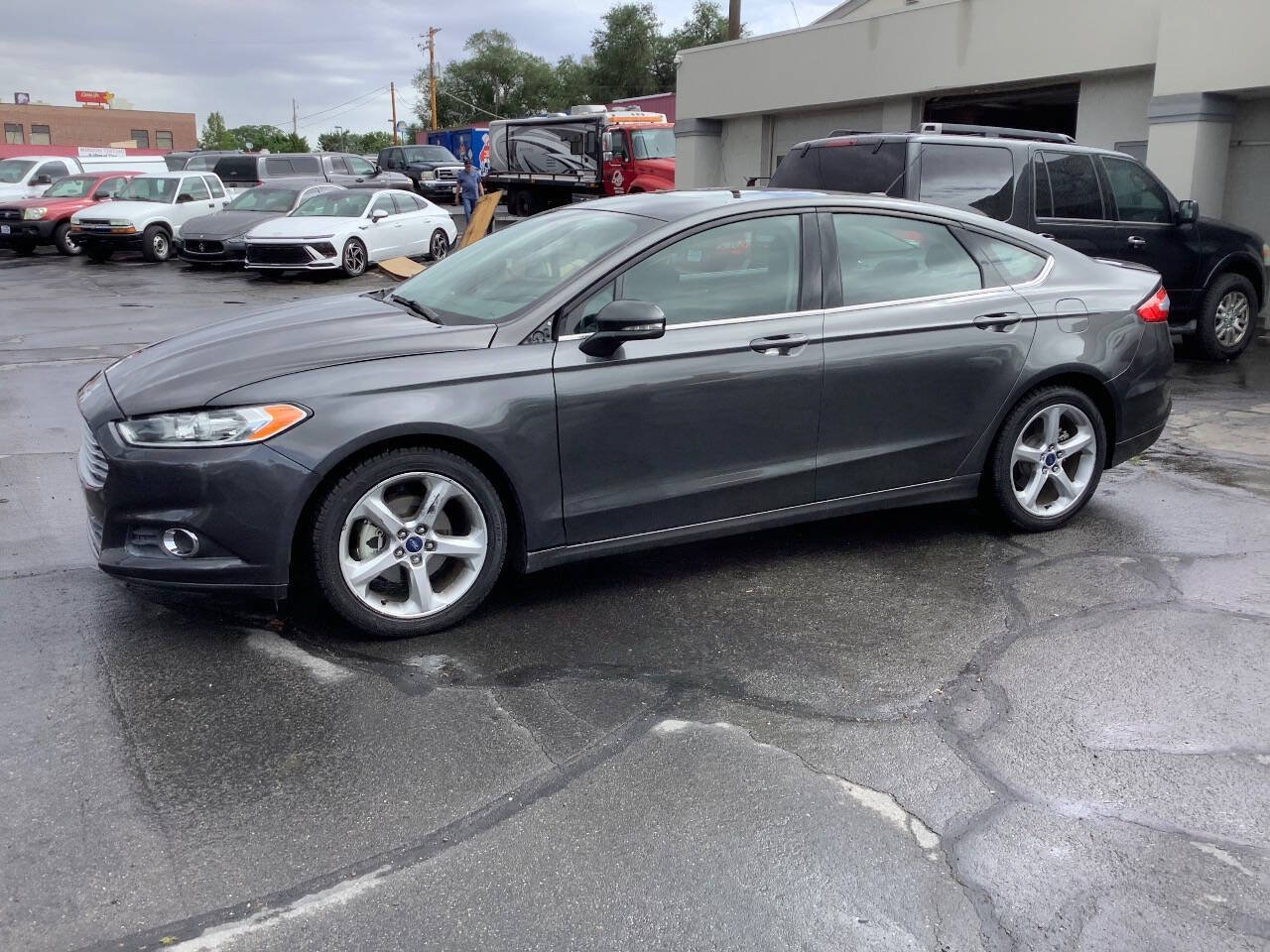 Used 2016 Ford Fusion SE FWD image 16