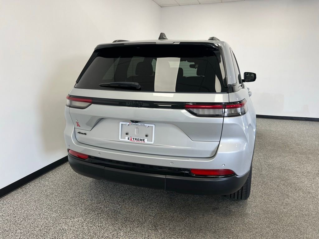 Used 2024 Jeep Grand Cherokee Altitude image 6