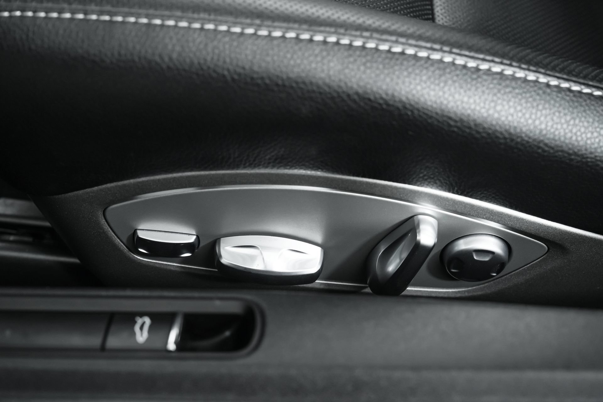 Used 2025 Porsche 718 Cayman RWD image 91