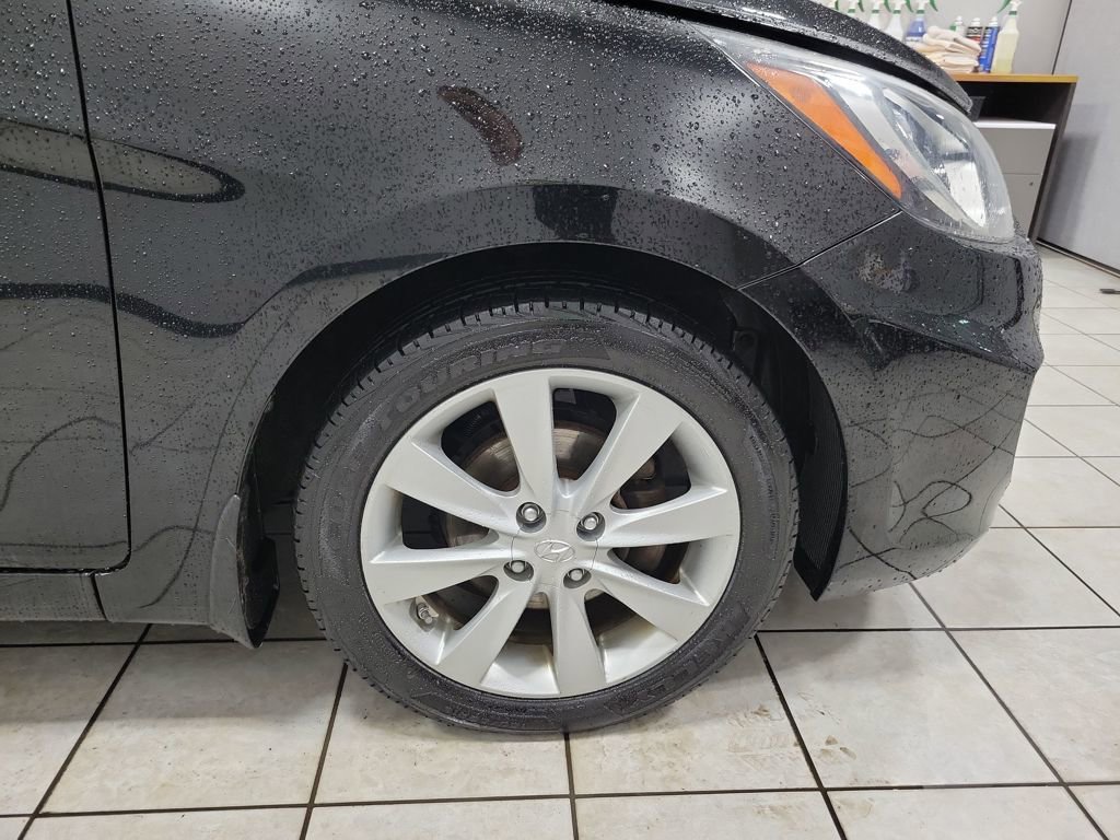 Used 2013 Hyundai Accent SE image 47