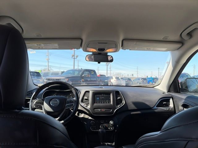 Used 2020 Jeep Cherokee Latitude Plus w/ Cold Weather Group FWD image 19