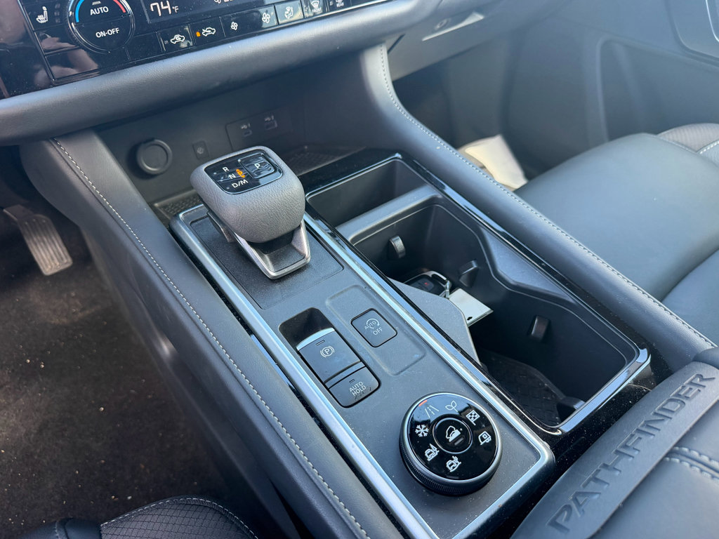 Used 2025 Nissan Pathfinder SL image 29