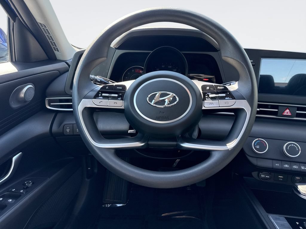 Used 2023 Hyundai Elantra SE w/ Cargo Package FWD image 11