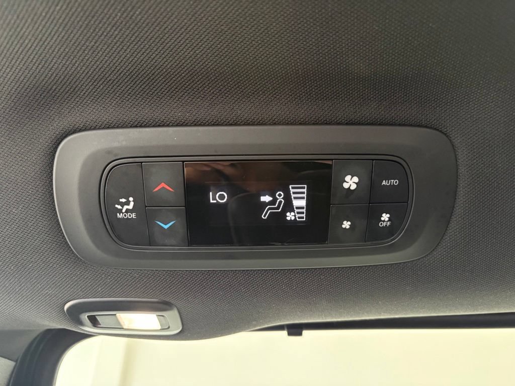 Used 2025 Chrysler Pacifica Limited FWD image 37