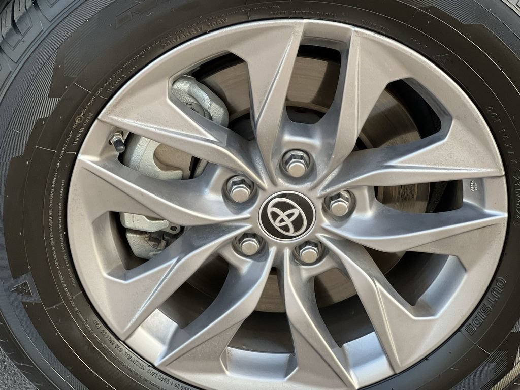 Used 2023 Toyota Sienna LE FWD image 30