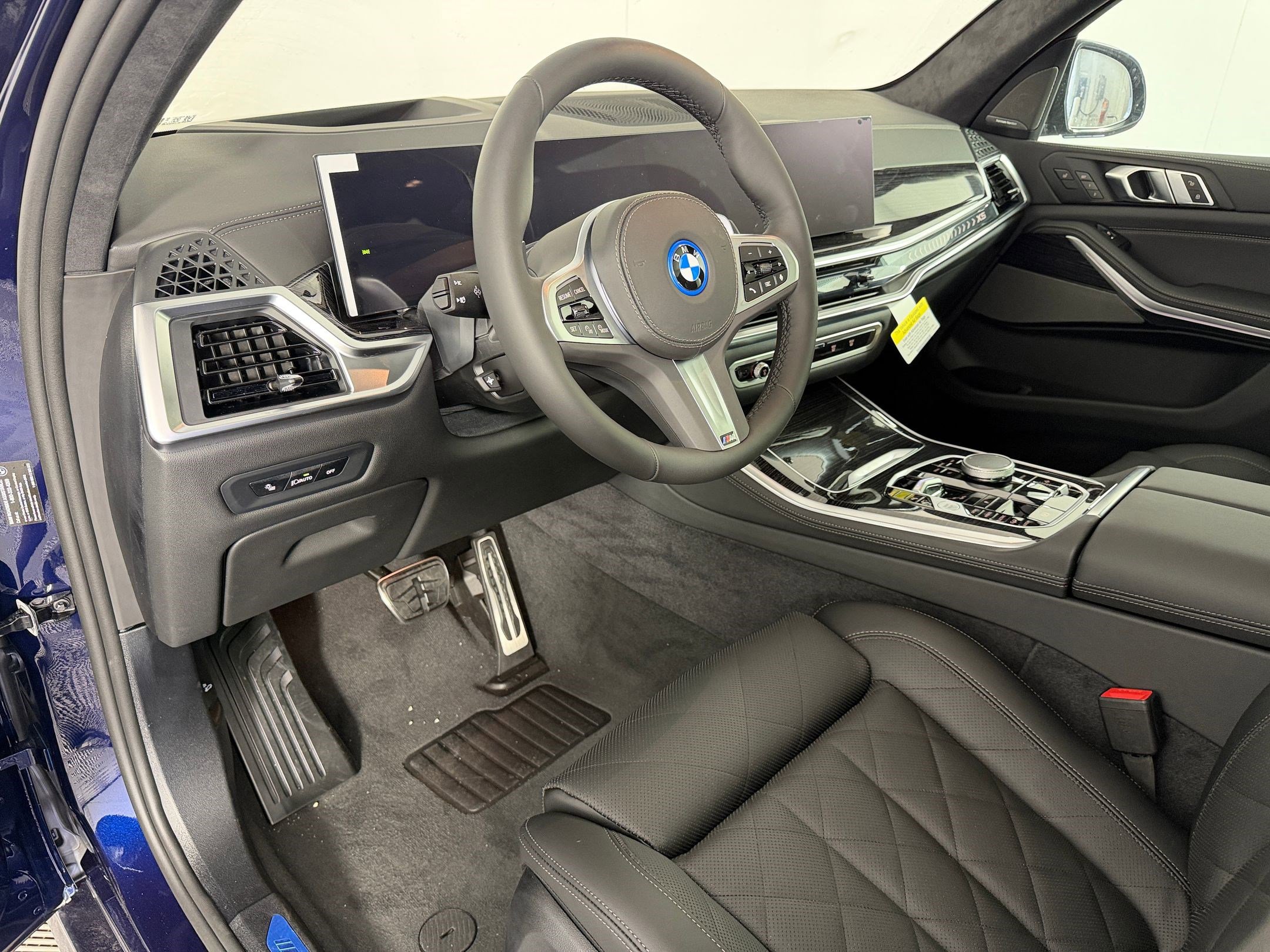 New 2026 BMW X5 xDrive50e w/ M Sport Package AWD/4WD image 4