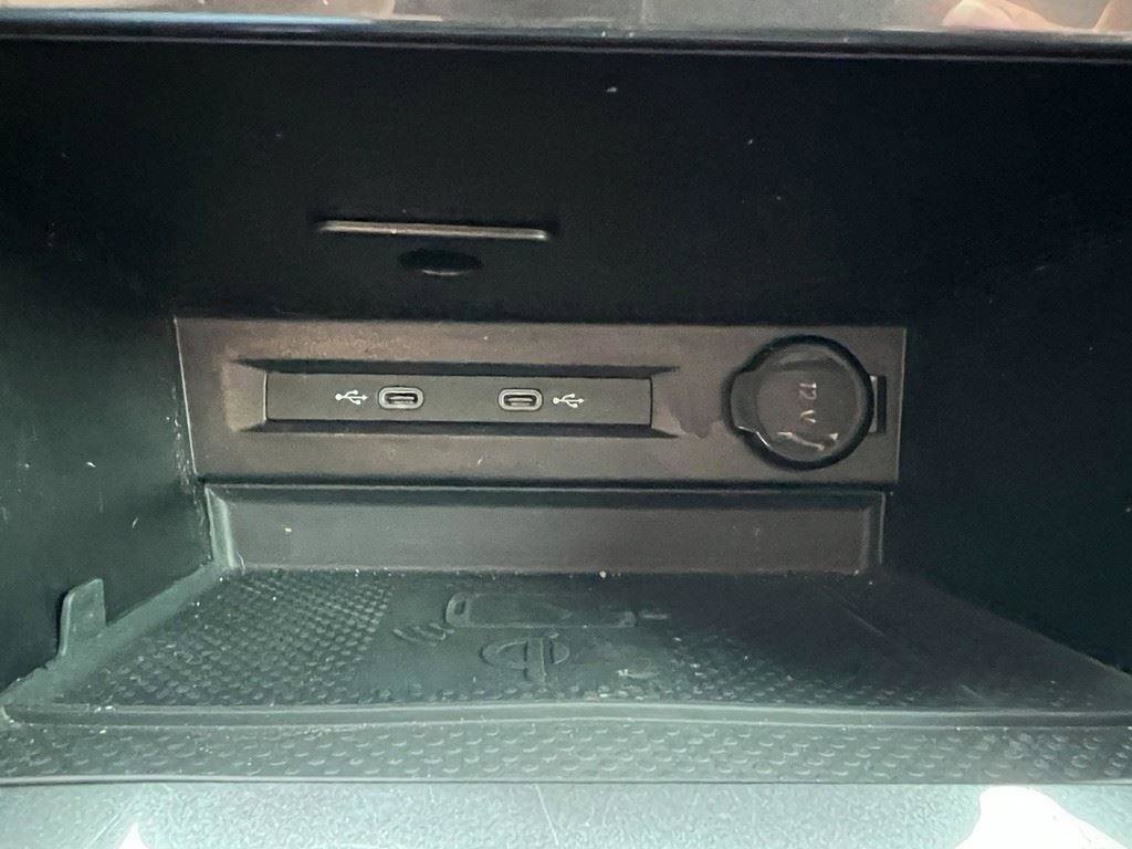 Used 2024 Volkswagen Tiguan SE R-Line image 25