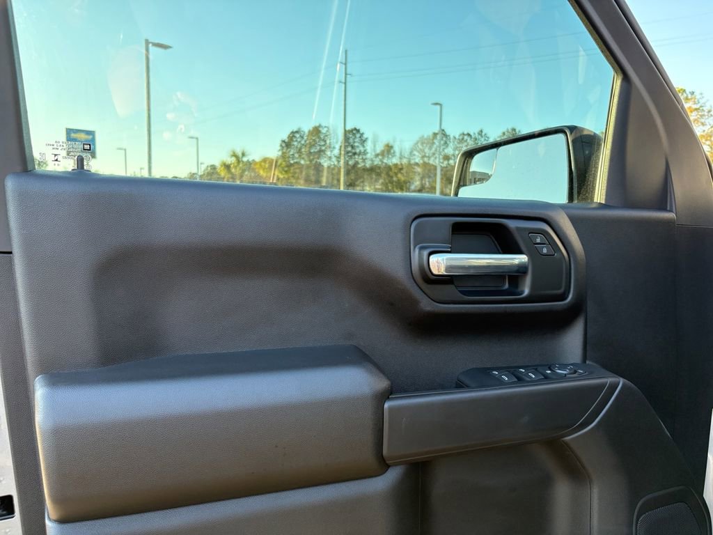 Used 2025 Chevrolet Silverado 1500 Custom image 11