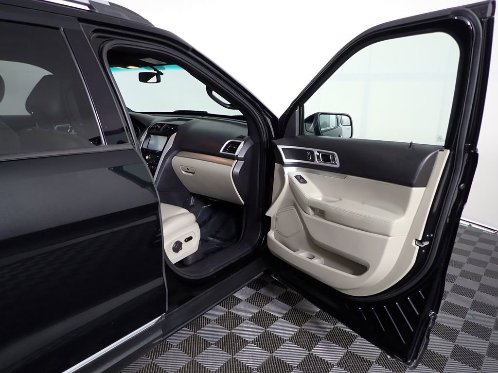 Used 2011 Ford Explorer XLT w/ 202A Rapid Spec Order Code AWD/4WD image 38