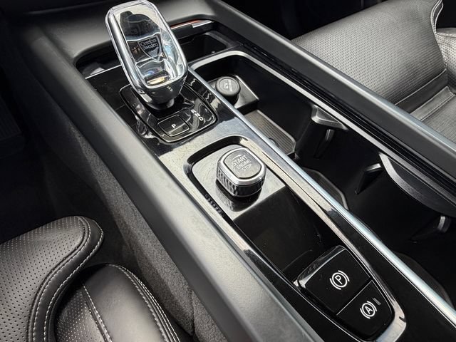 Certified 2024 Volvo XC60 B5 Ultimate AWD/4WD image 20