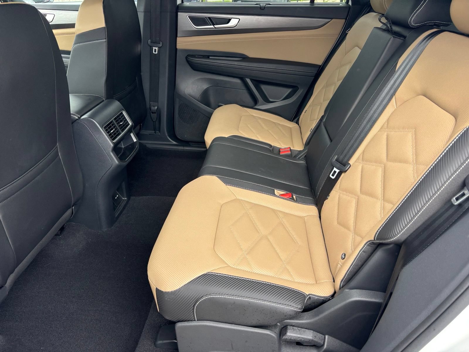 Used 2026 Volkswagen Atlas Cross Sport SE w/ Black Wheel Package FWD image 15