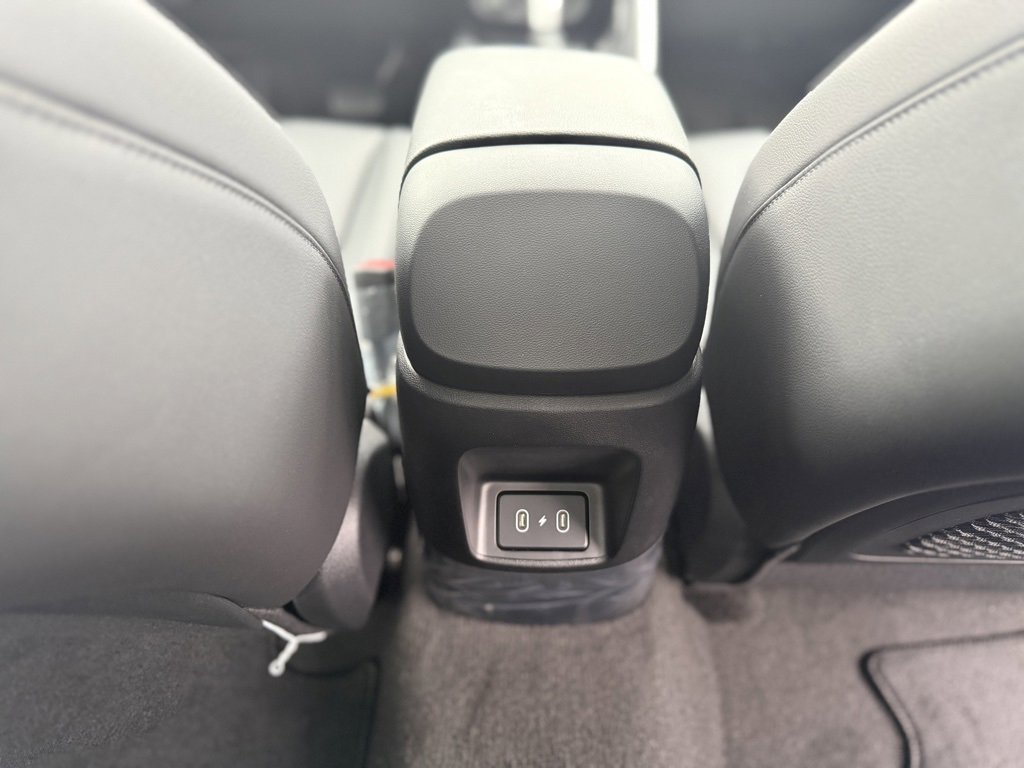 New 2025 Hyundai Elantra Limited image 19