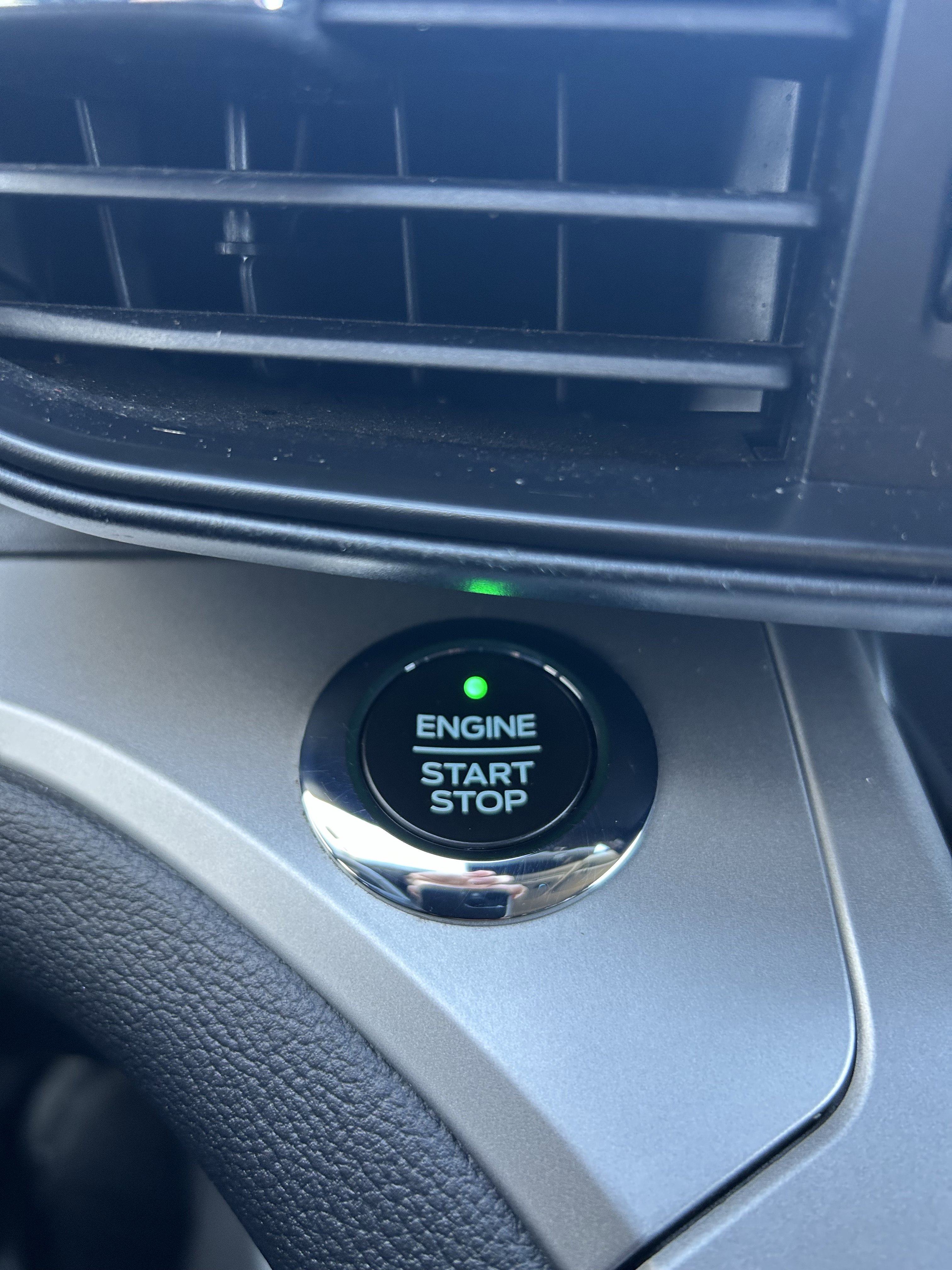 Used 2021 Ford Explorer XLT image 38