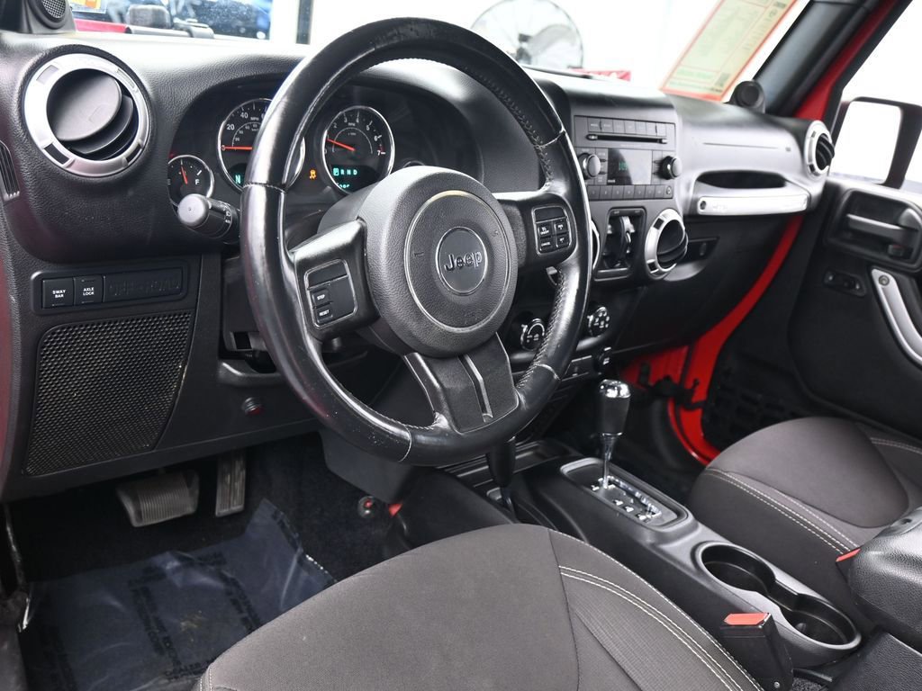 Used 2014 Jeep Wrangler Unlimited Rubicon image 13