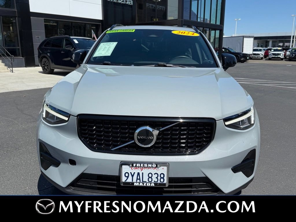Used 2024 Volvo XC40 B5 Core AWD/4WD image 3