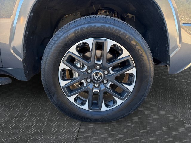Used 2025 Toyota Tundra Limited AWD/4WD image 14