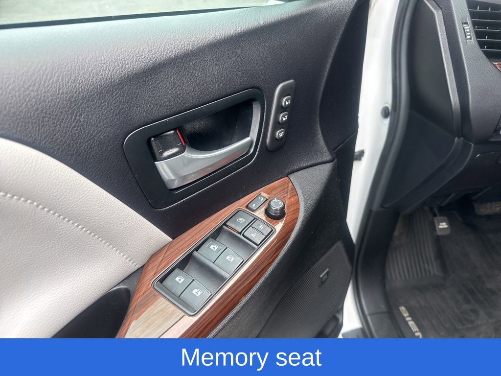 Used 2017 Toyota Sienna Limited Premium image 6