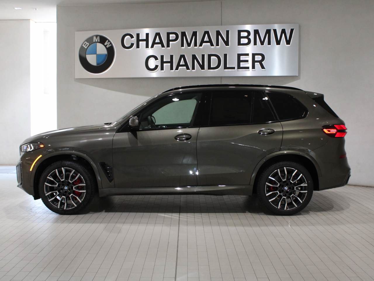 Used 2026 BMW X5 sDrive40i w/ M Sport Package RWD image 3