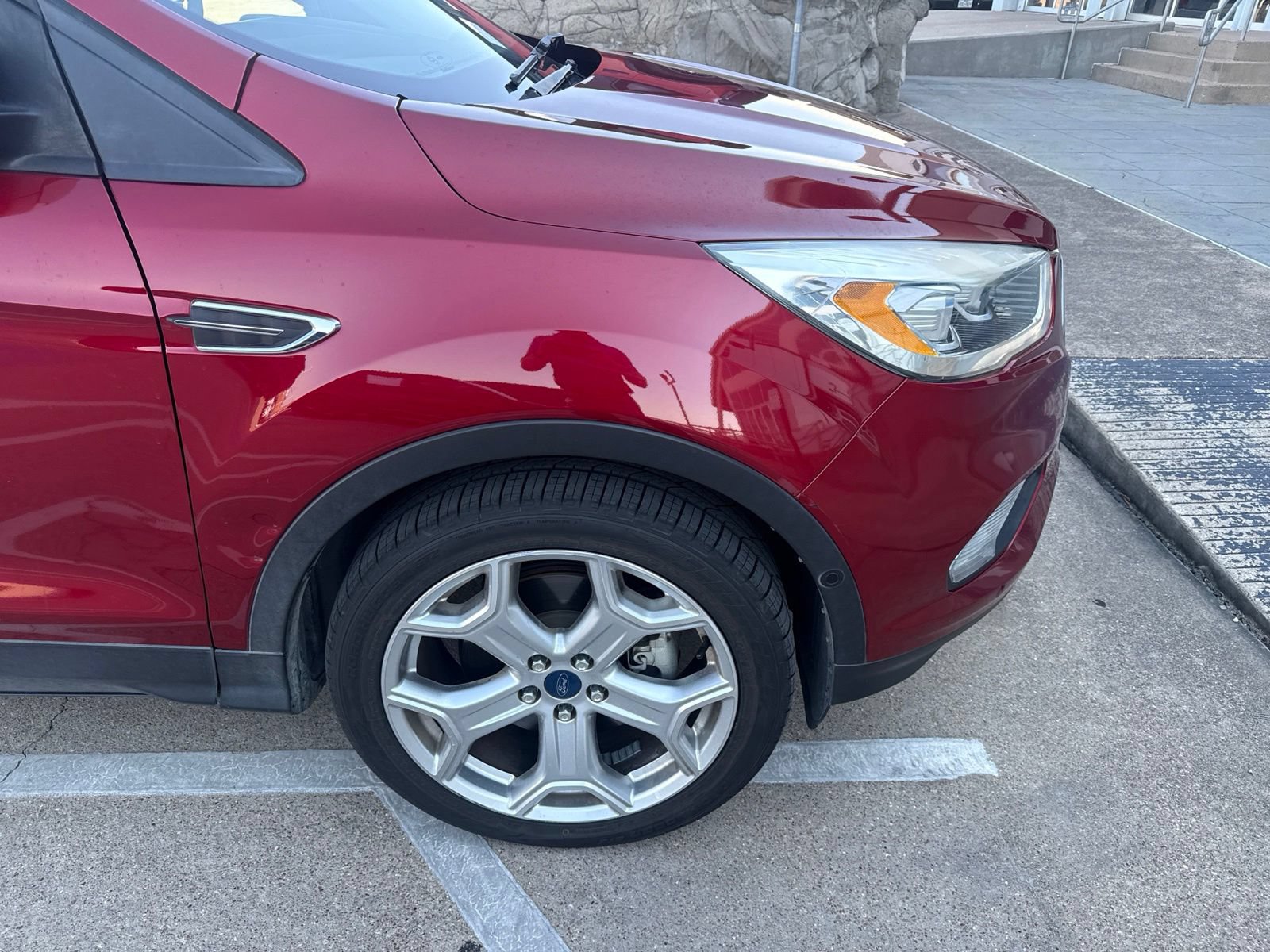 Used 2019 Ford Escape Titanium FWD image 4