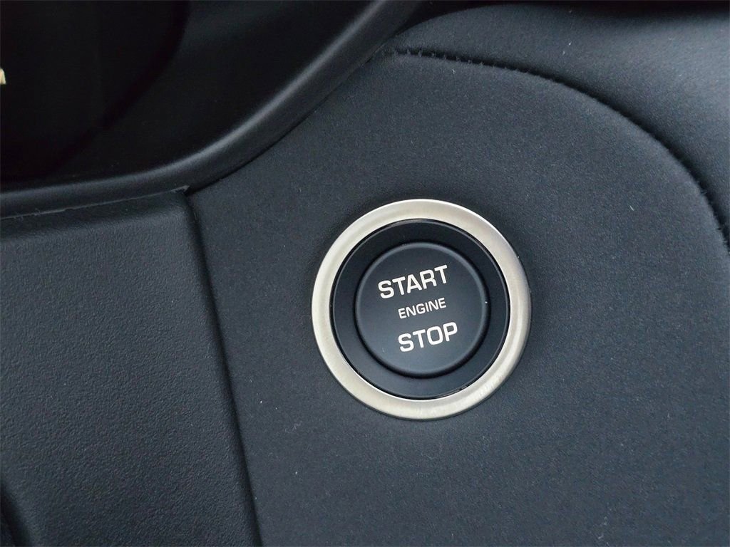 New 2025 Land Rover Range Rover Velar Dynamic SE image 15